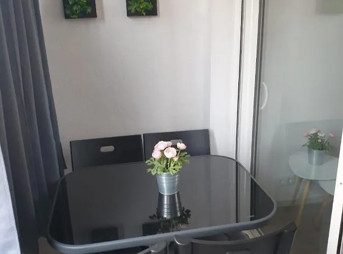 Con Vistas A Playa Y Con Piscina