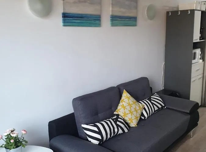 Con Vistas A Playa Y Con Piscina Apartment